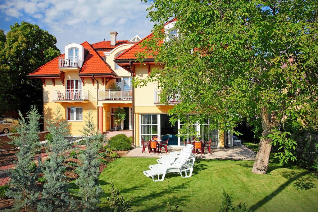Balazs Villa Balatonfured Exterior photo